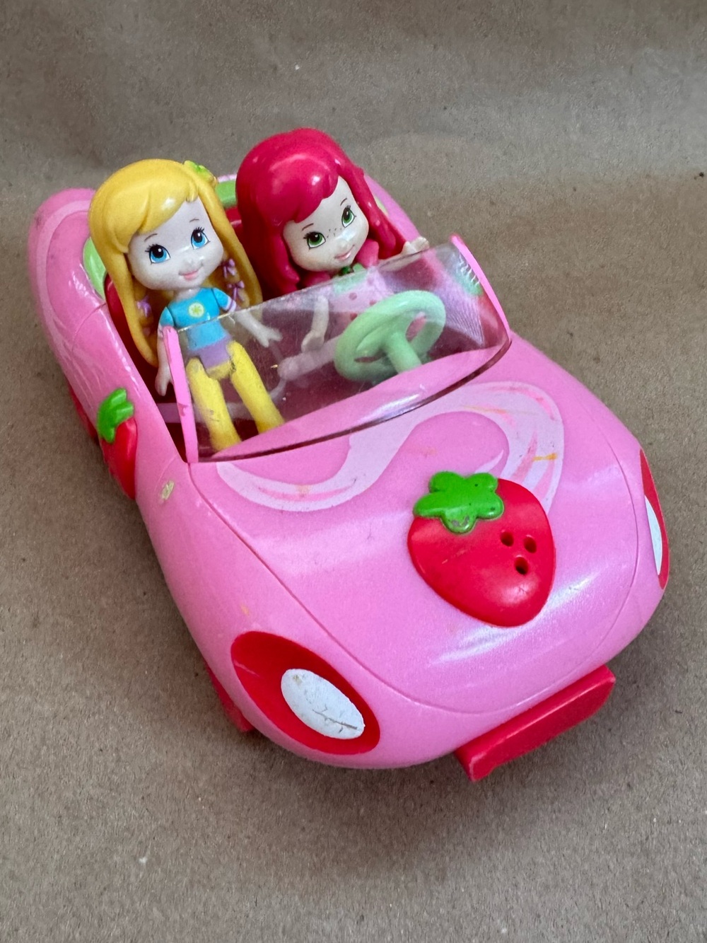 2008 Hasbro Strawberry Shortcake Berry Sweet Roadster with Lemon Meringue